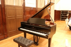 今回はスタインウェイでした。